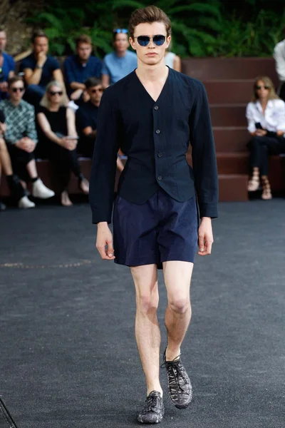 Look 15